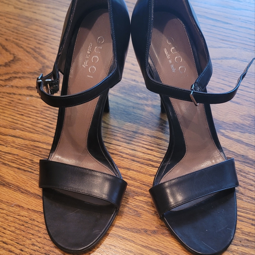 NWOT Gucci Black Genuine Leather Peep Strap Open Sandal Shoes Heels